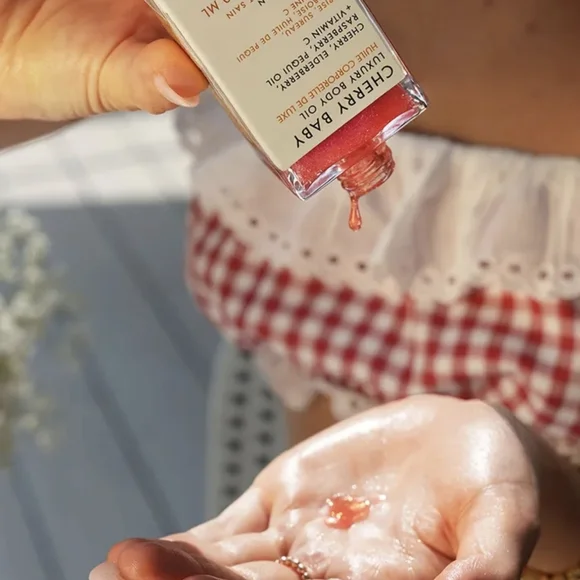 π Truly Cherry Baby Luxury Body Oil - Picture 8 of 14